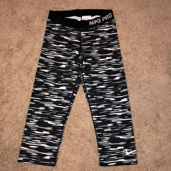 Nike Pants - Nike Pro cropped leggings!